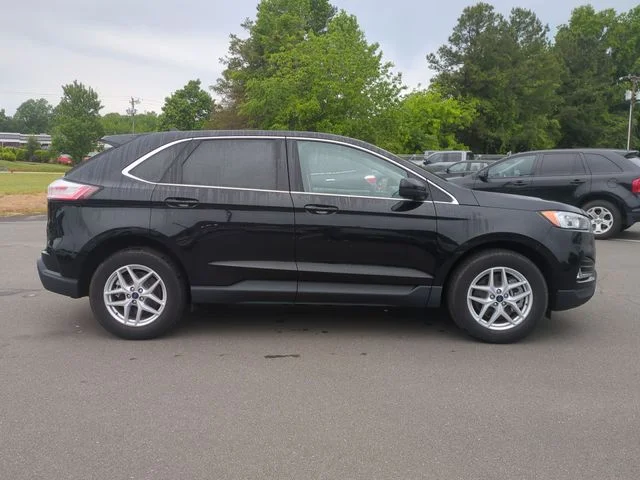 Used 2022 Black Ford SEL image 14