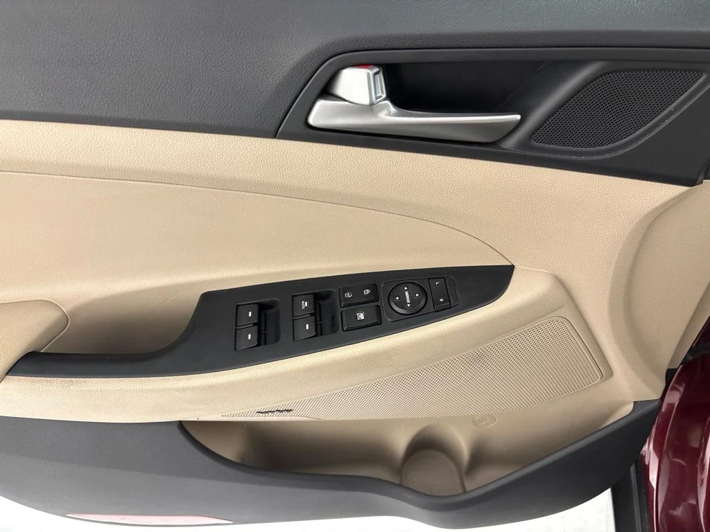 Used 2018 Red Hyundai SEL Plus image 26