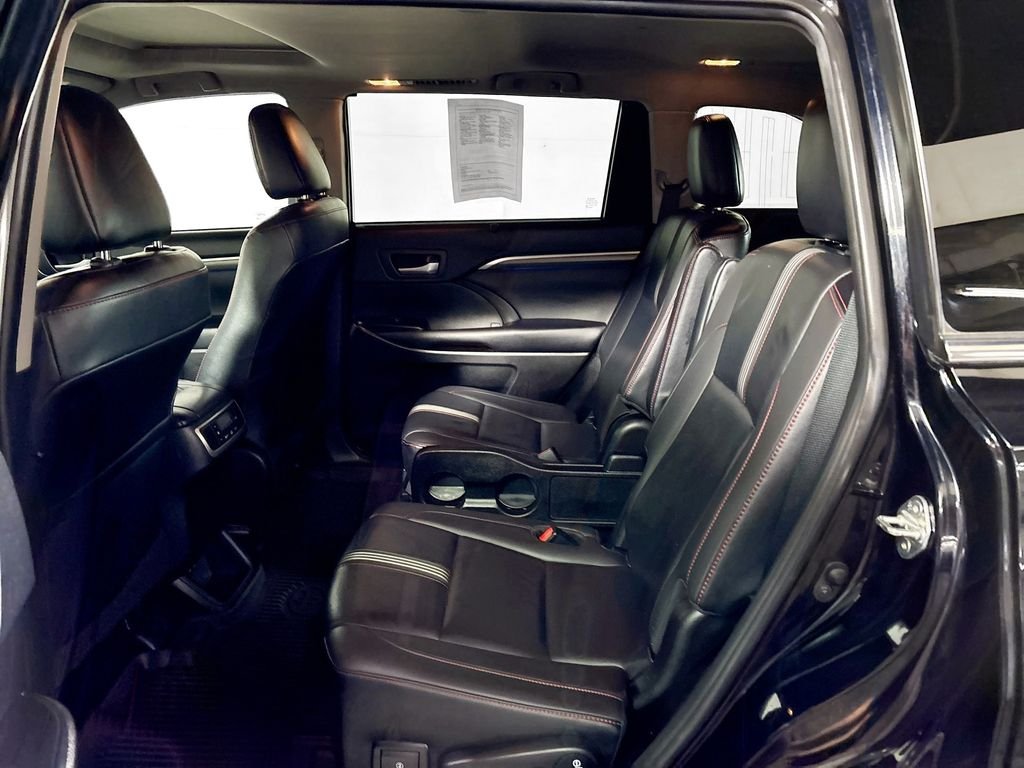 Used 2019 Midnight Black Metallic Toyota SE image 19