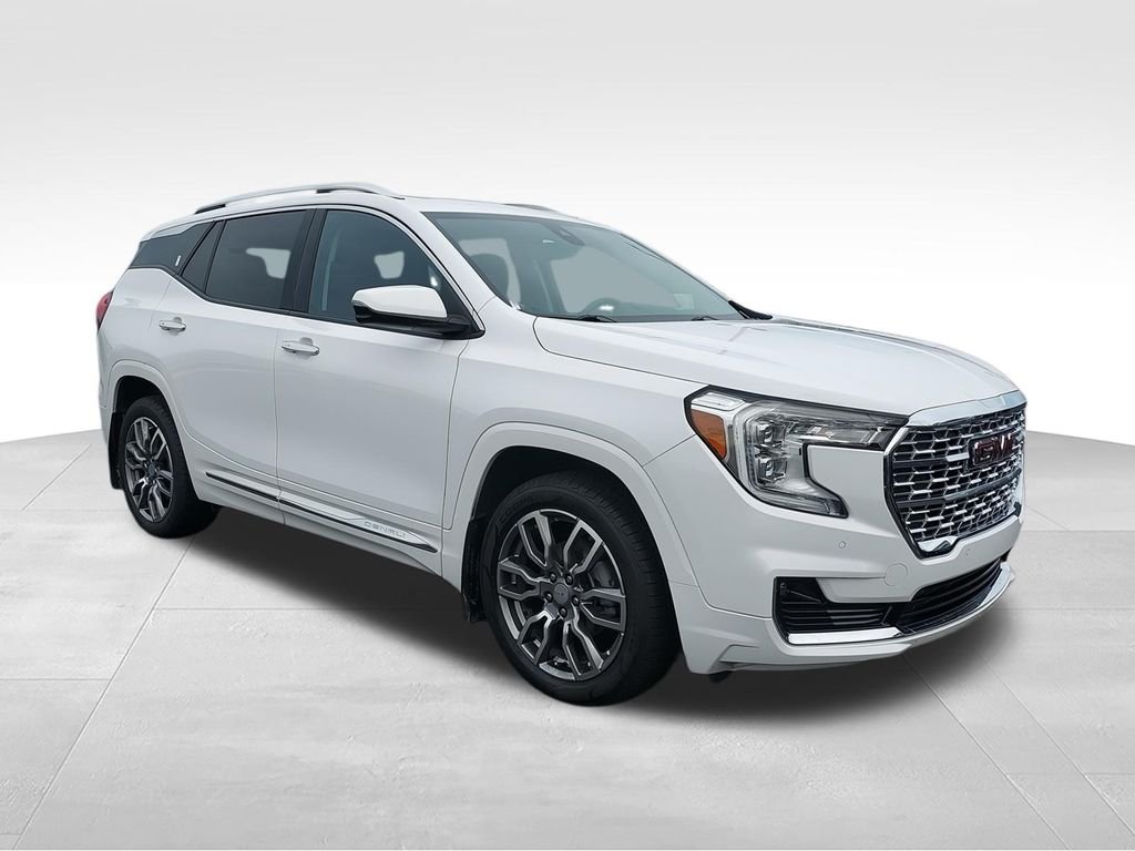 Used 2022 White GMC Denali image 2