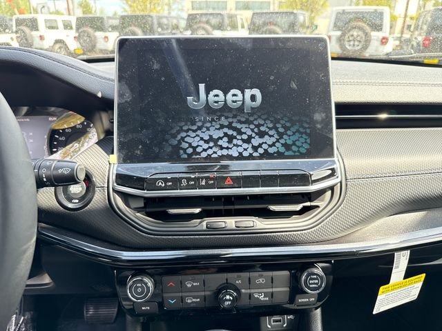New 2026 Fathom Blue Pearl-Coat Exterior Paint Jeep Latitude image 21