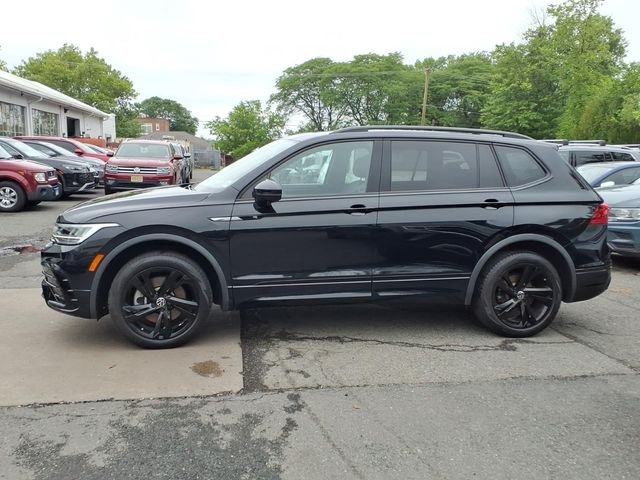 Used 2024 Black Volkswagen 2.0T SE R-Line Black image 3