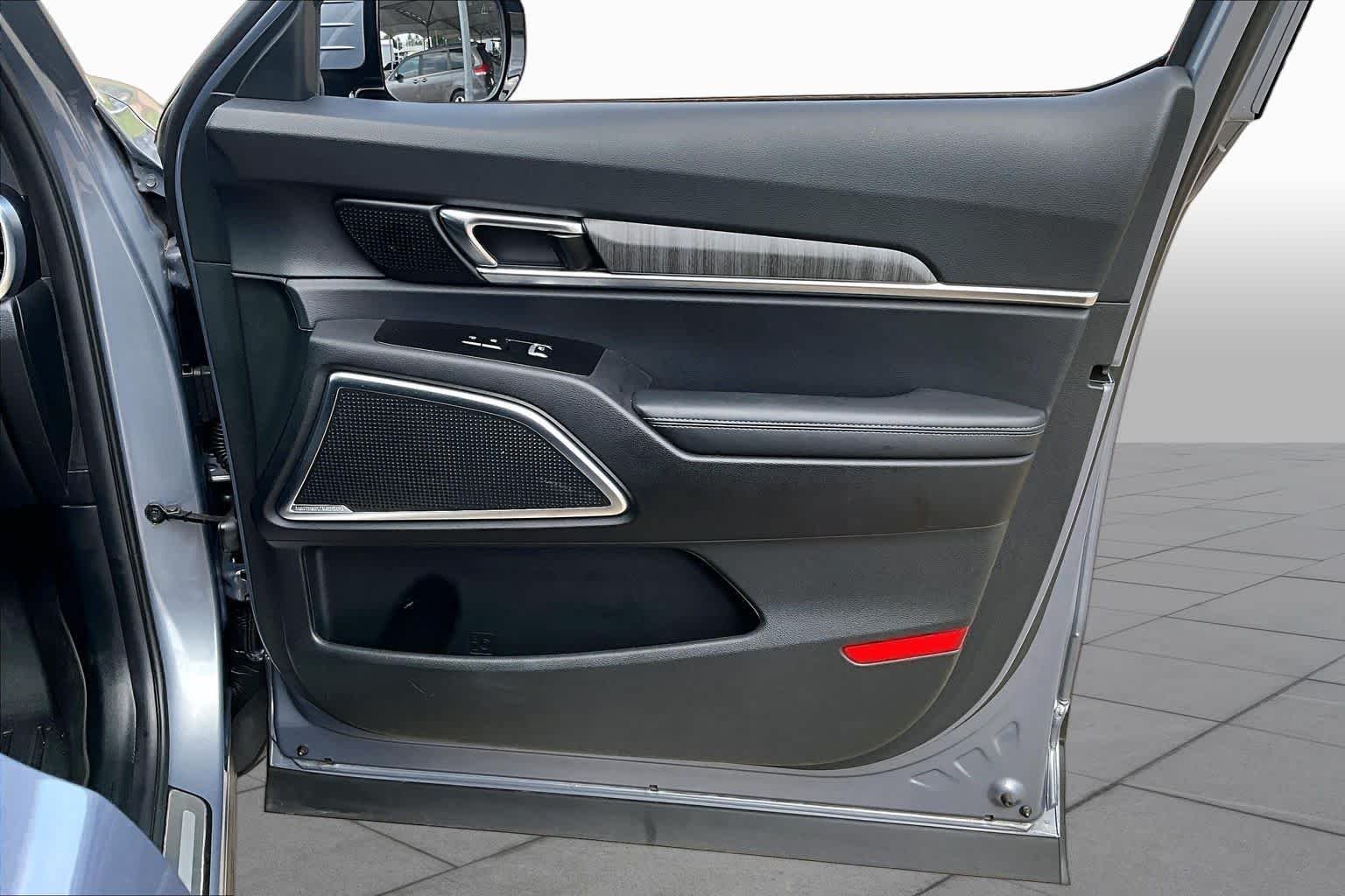Used 2024 Everlasting Silver Kia SX image 40