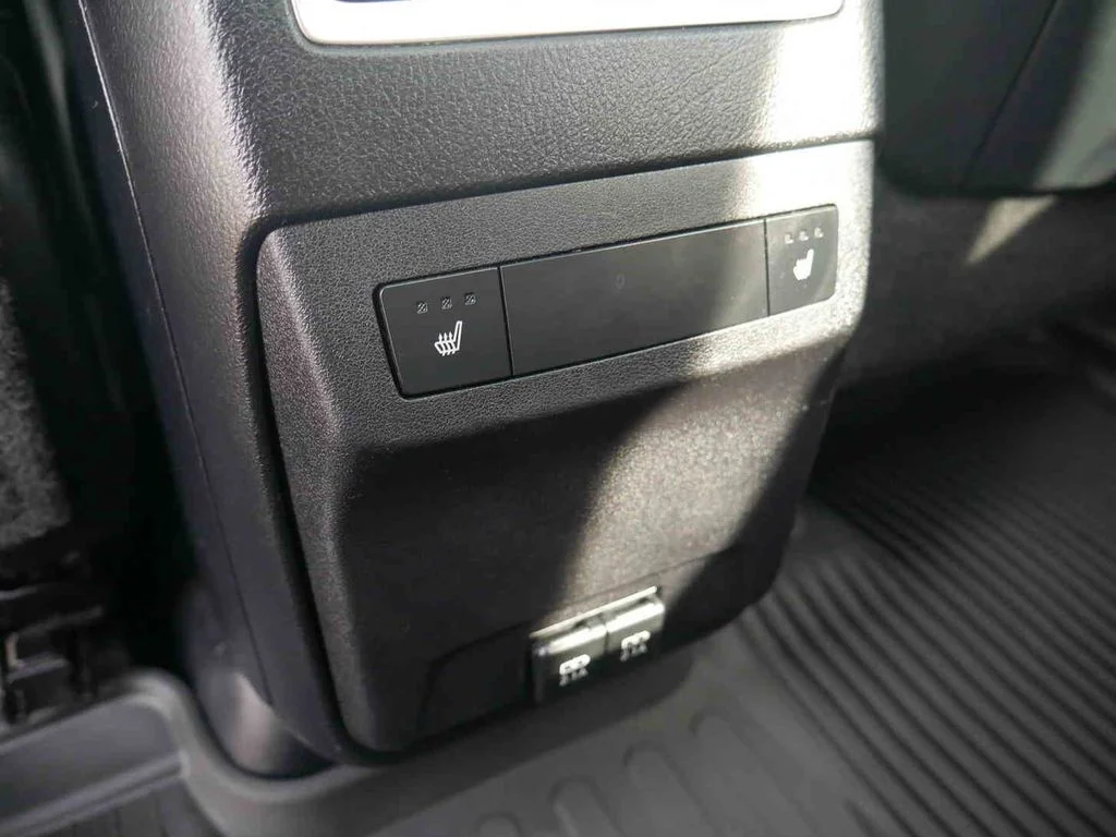 Used 2022 White Lexus 450h image 15