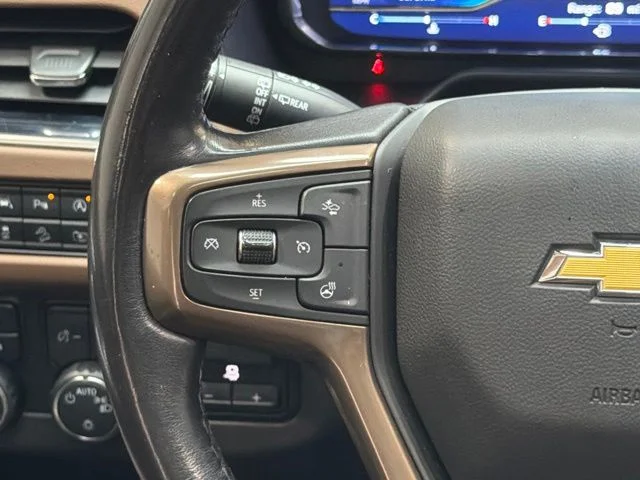 Used 2022 Iridescent Pearl Tricoat Chevrolet High Country image 21