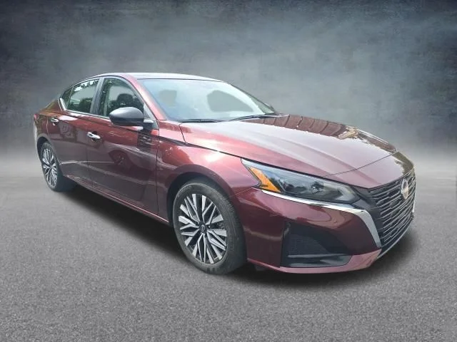 Used 2025 Red Nissan 2.5 SV image 2