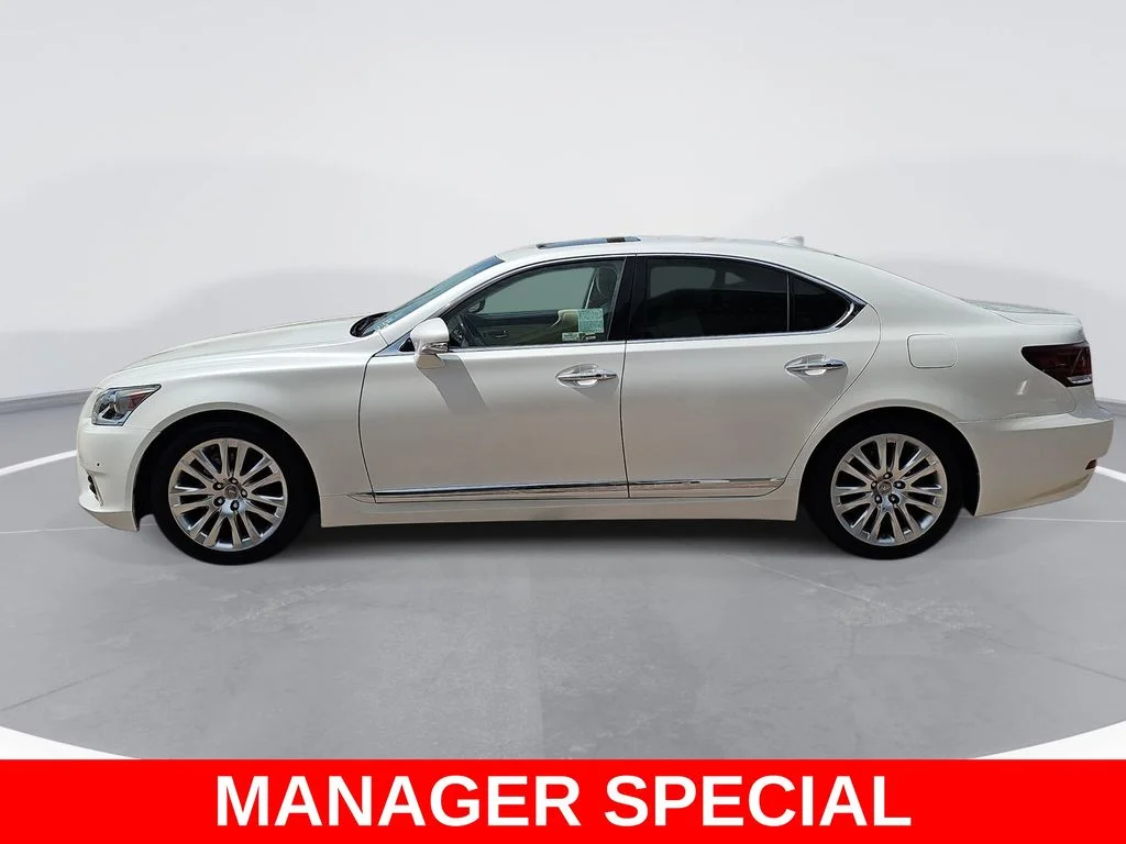 Used 2016 White Lexus 460 image 6