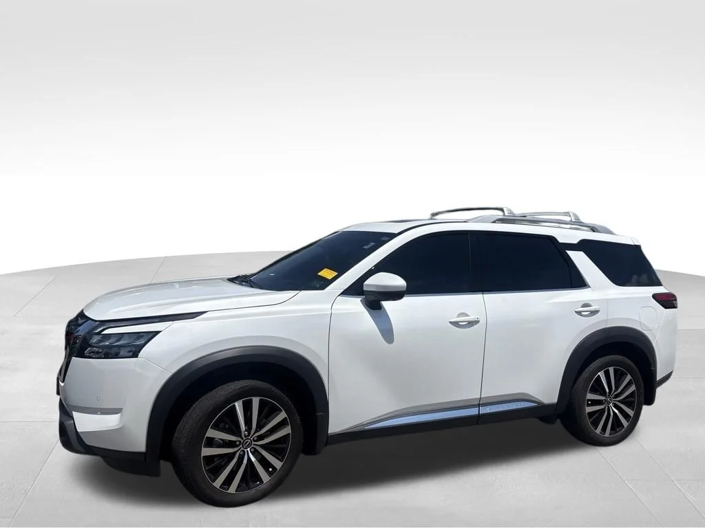 Used 2025 White Nissan Platinum image 21