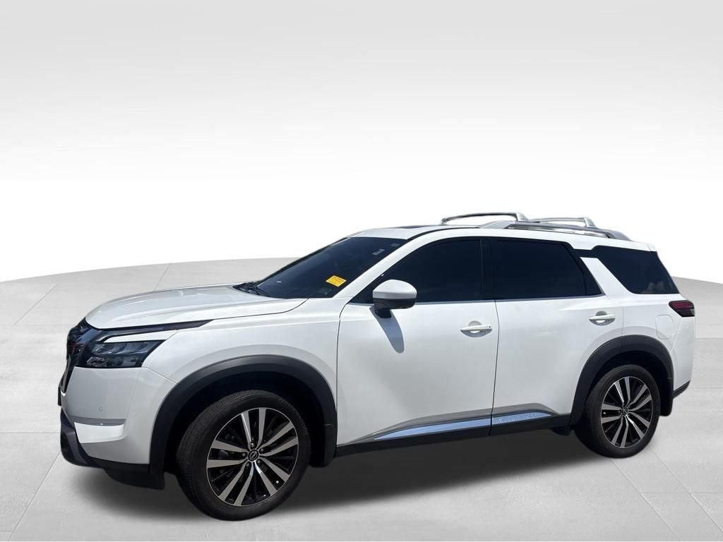 Used 2025 White Nissan Platinum image 21
