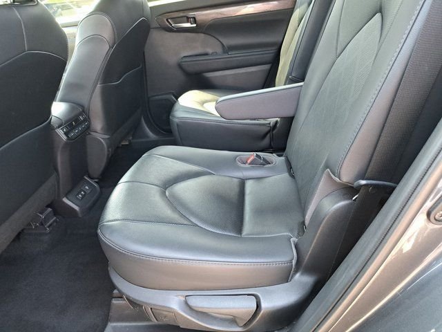 Used 2020 Gray Toyota Platinum image 29
