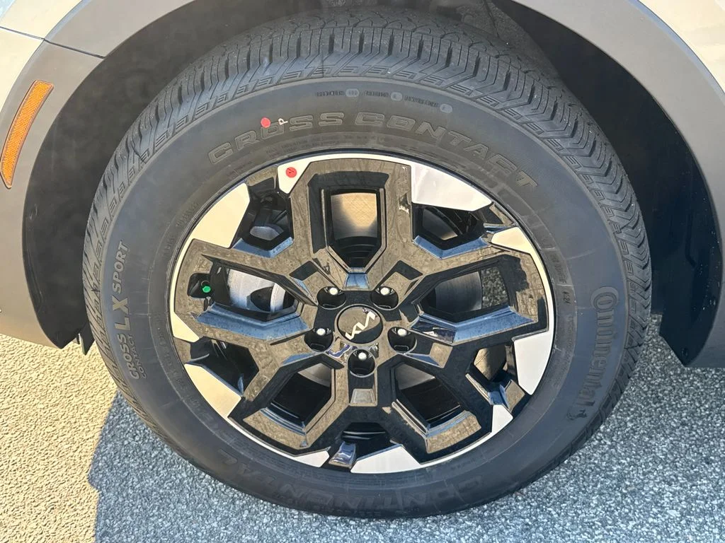 New 2026 Ivory Silver Kia S image 11