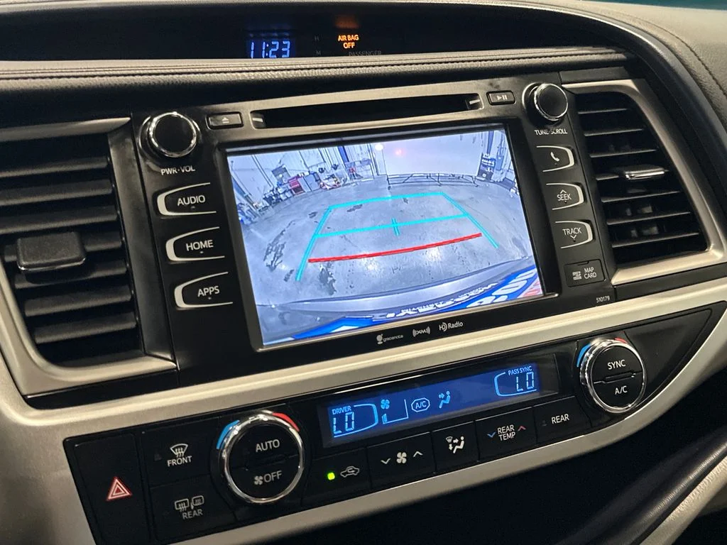 Used 2018 Gray Toyota XLE image 23