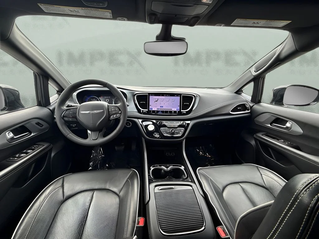 Used 2025 Black Chrysler Limited image 10