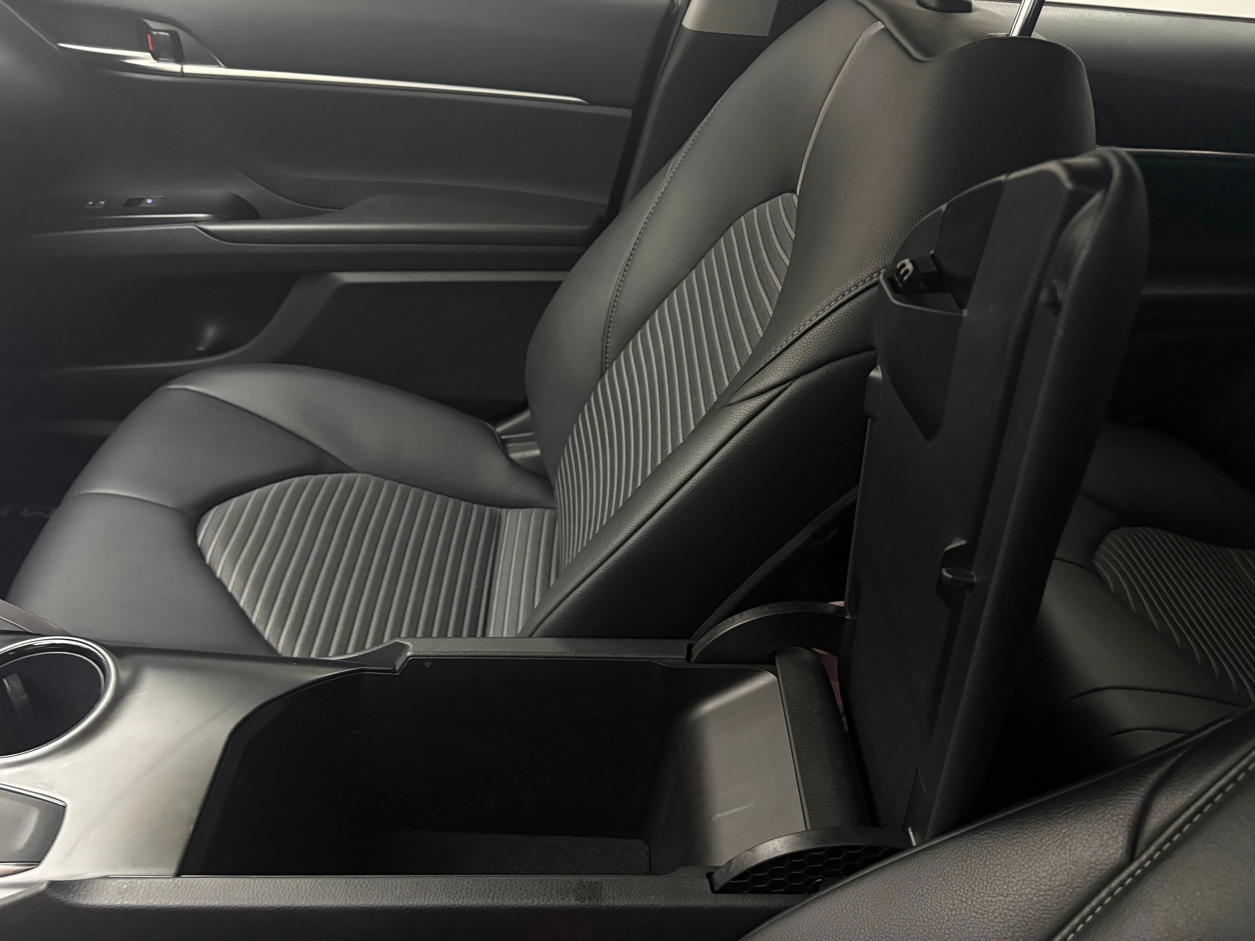 Used 2019 Celestial Silver Metallic Toyota SE image 27