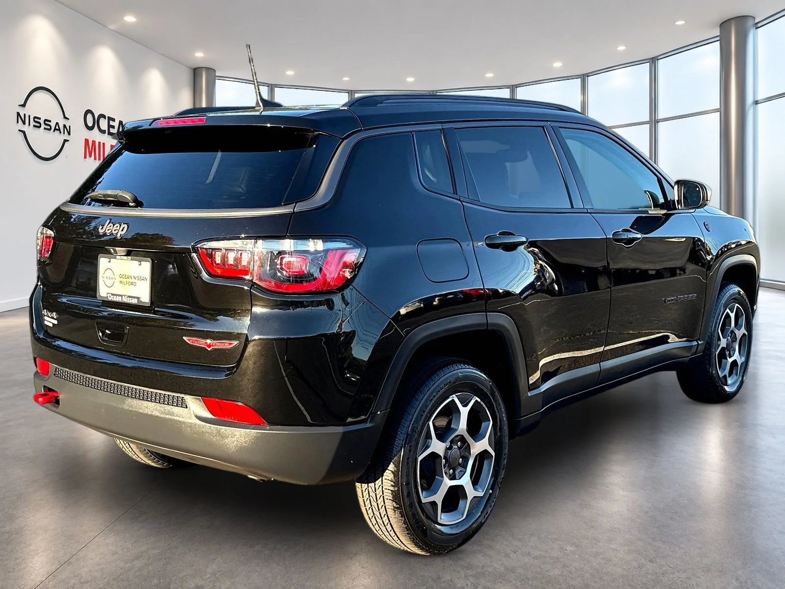 Used 2022 Diamond Black Jeep Trailhawk image 4