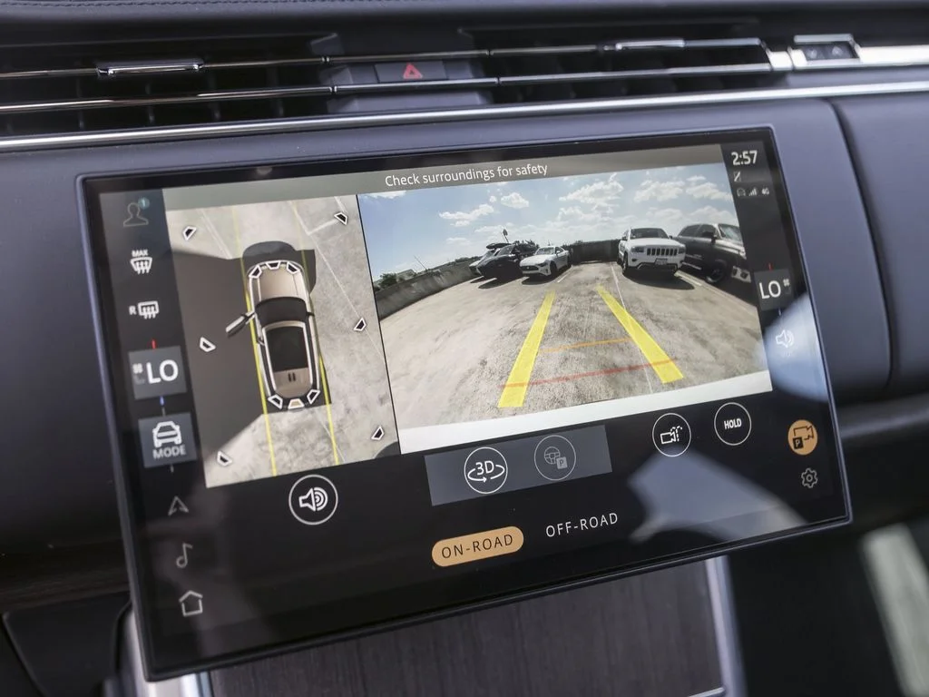 New 2025 White Land Rover SE image 20