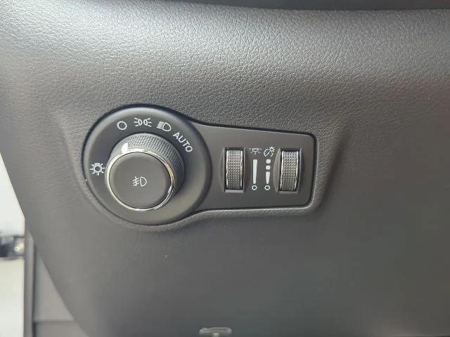 New 2026 Silver Jeep Latitude image 19
