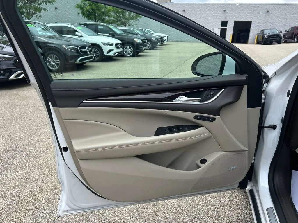 Used 2017 White Buick Essence image 11