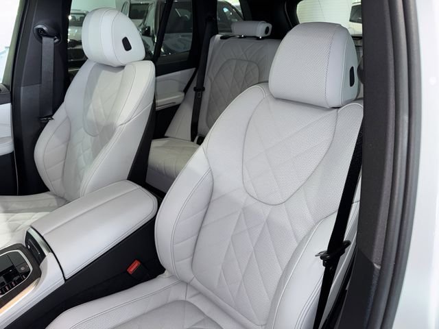 New 2026 Alpine White BMW sDrive40i image 23