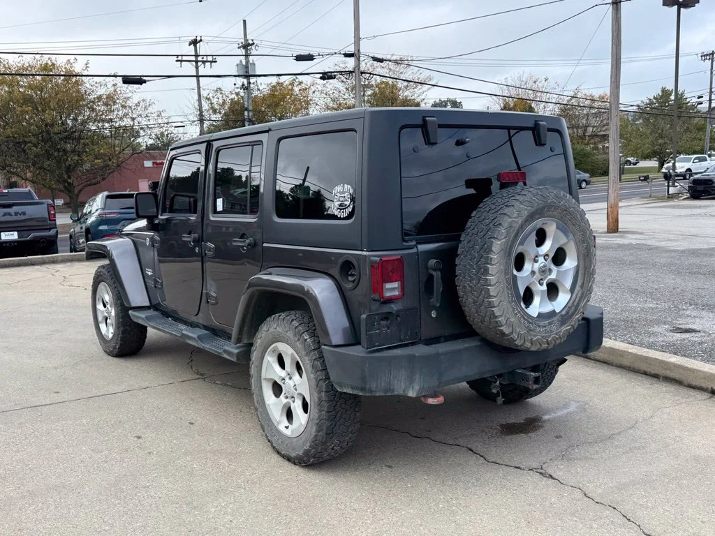 Used 2014 Gray Jeep Unlimited Sahara image 8