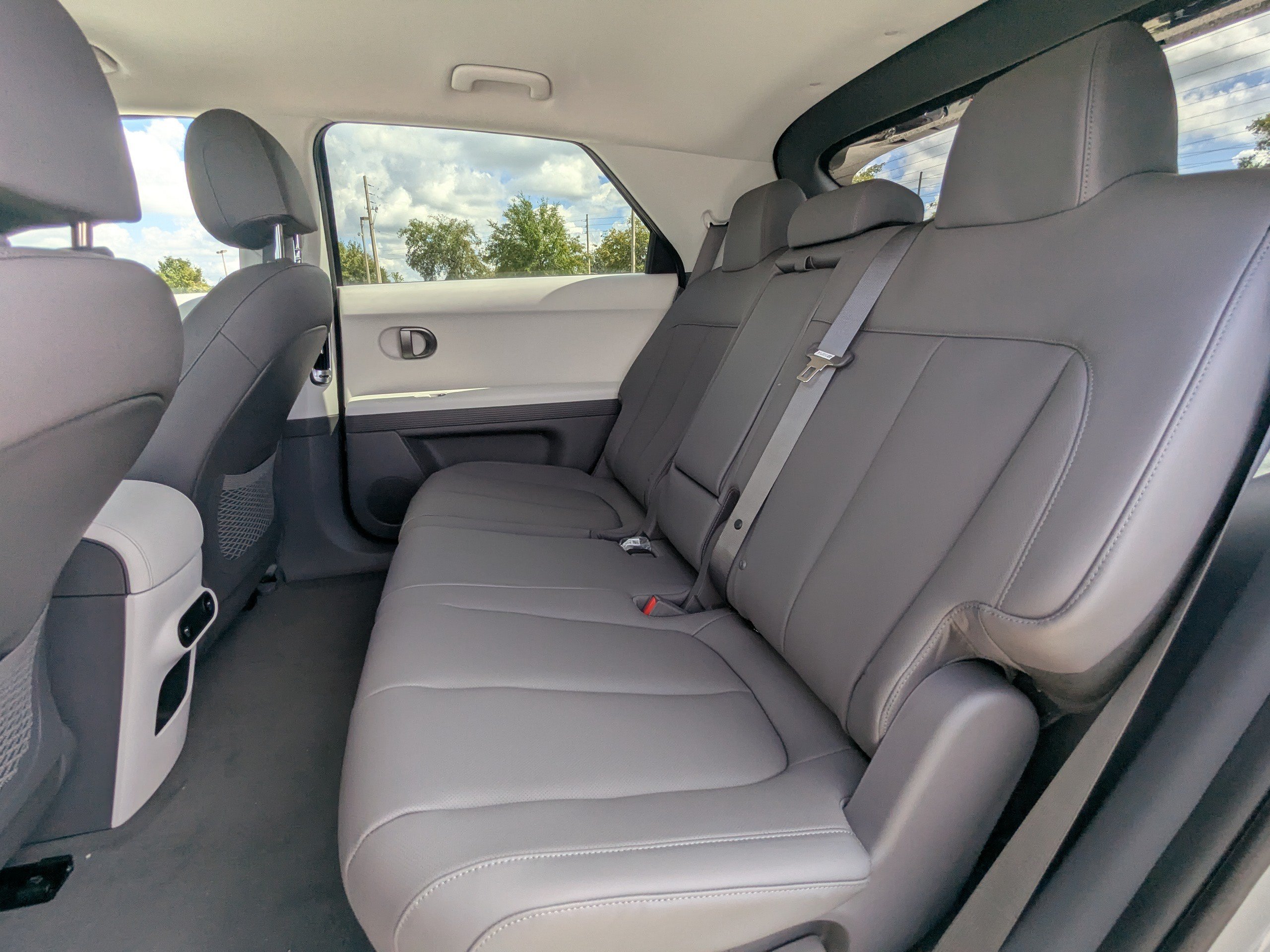 New 2027 Cyber Gray Hyundai SEL image 16