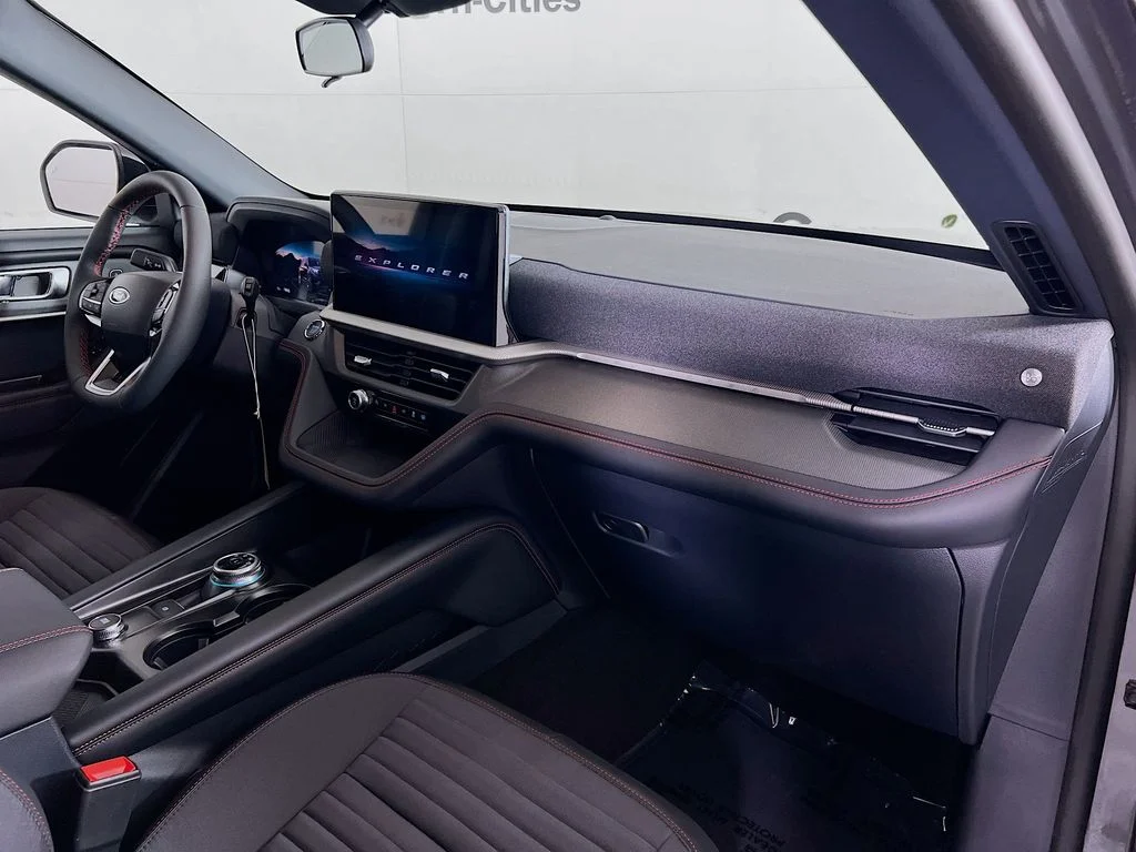 New 2026 Carbonized Gray Metallic Ford ST-Line image 30