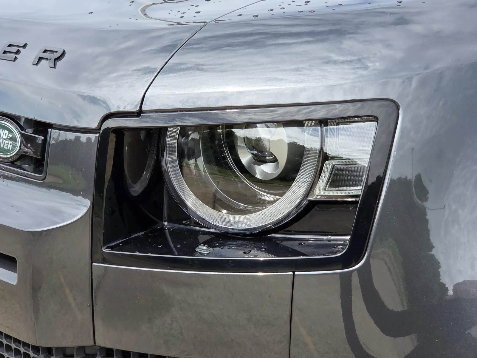 Certified Used 2025 Carpathian Grey Premium Metallic Land Rover V8 image 8