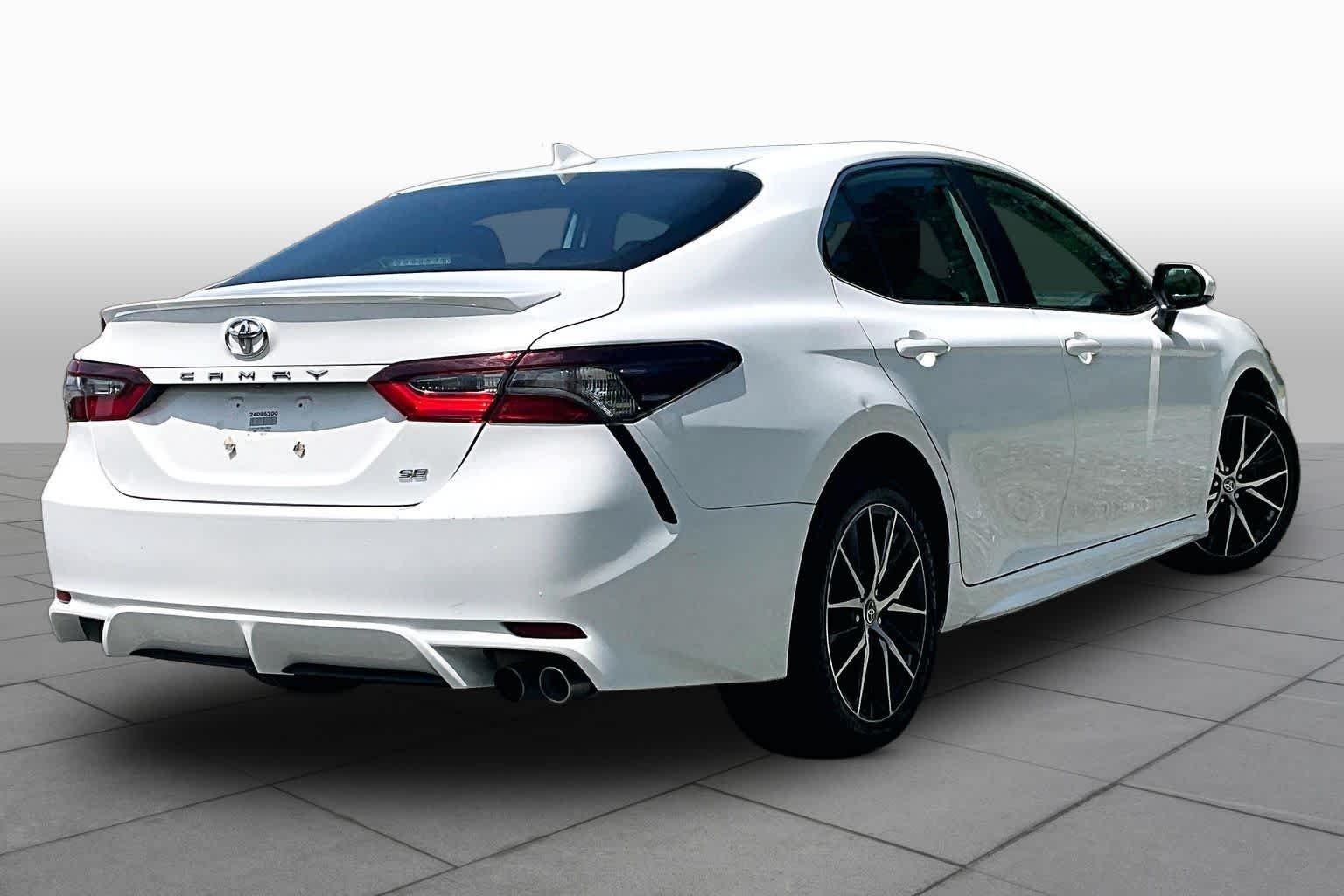 Used 2024 Ice Cap Toyota SE image 13