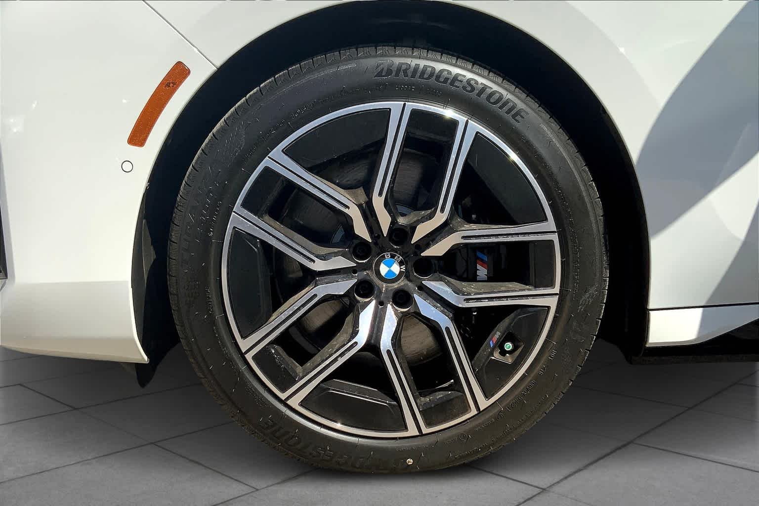 2025 BMW i7 50 - Photo 11