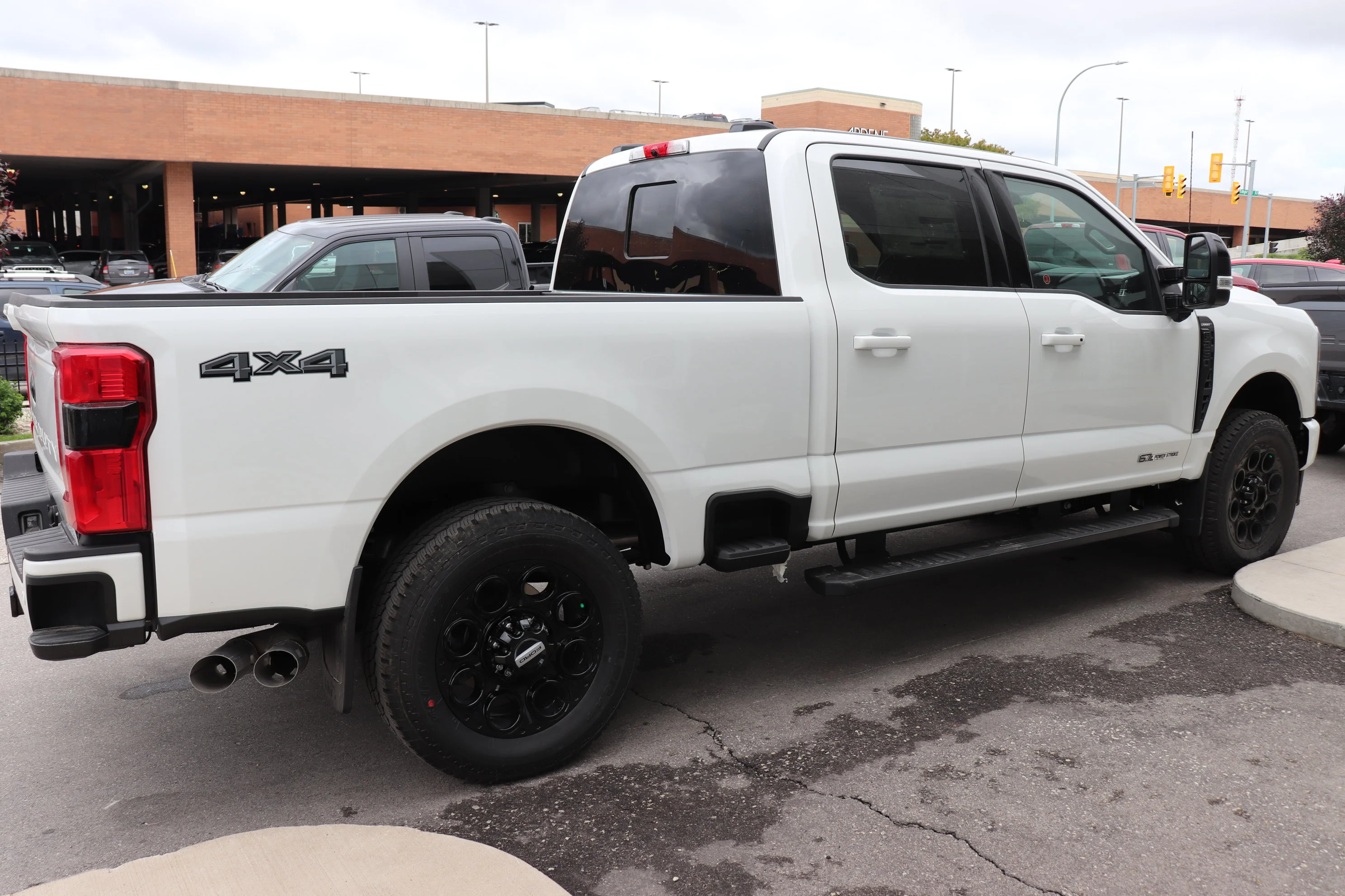 New 2026 STAR WHITE METALLIC Ford LARIAT image 4