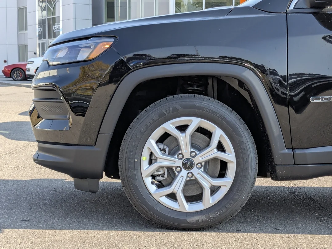 New 2026 Black Jeep North - - 4x4 - Panoramic Sunroof - Alpine Audio - Adaptive Cruise - Power Liftgate & More! image 9