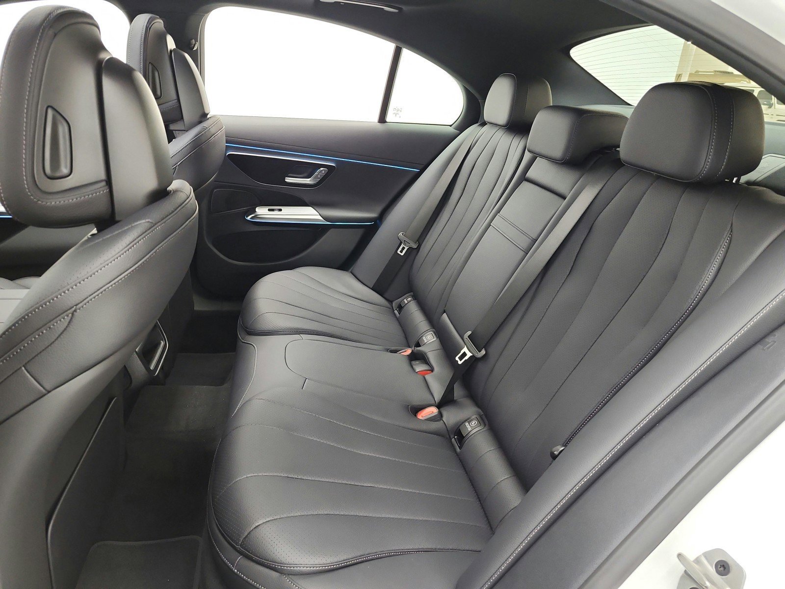 New 2026 Polar White Mercedes-Benz E 350 RWD Sedan image 40