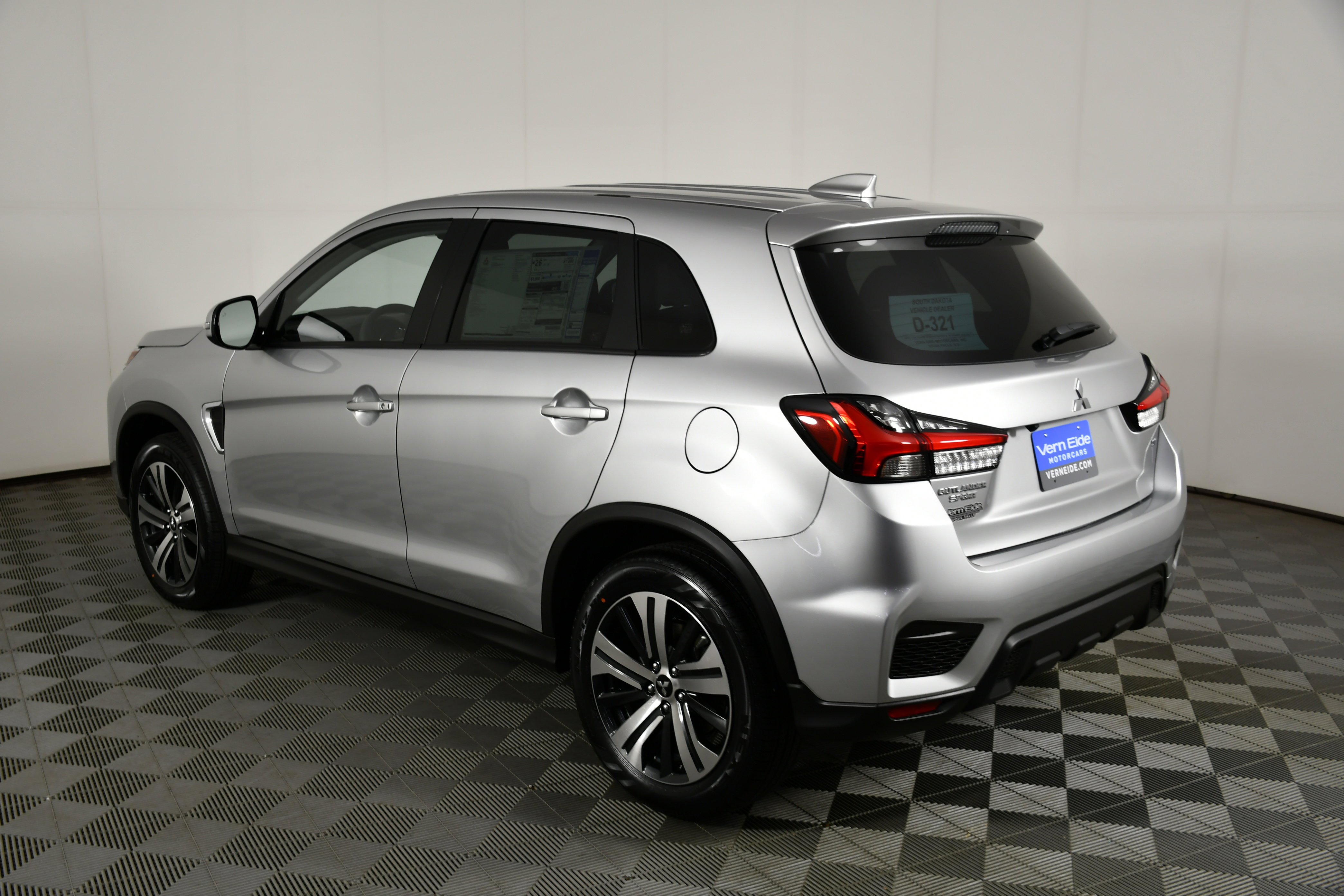 New 2026 Alloy Silver Metallic Mitsubishi SE image 8