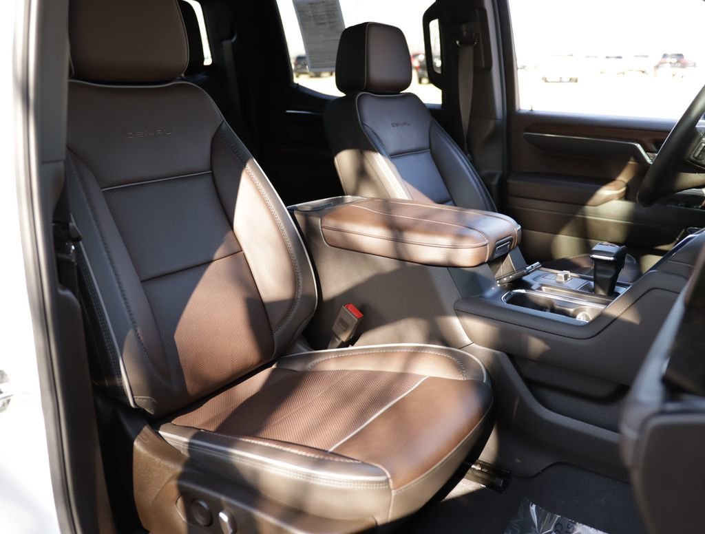 Used 2023 White Frost Tricoat GMC Denali image 33