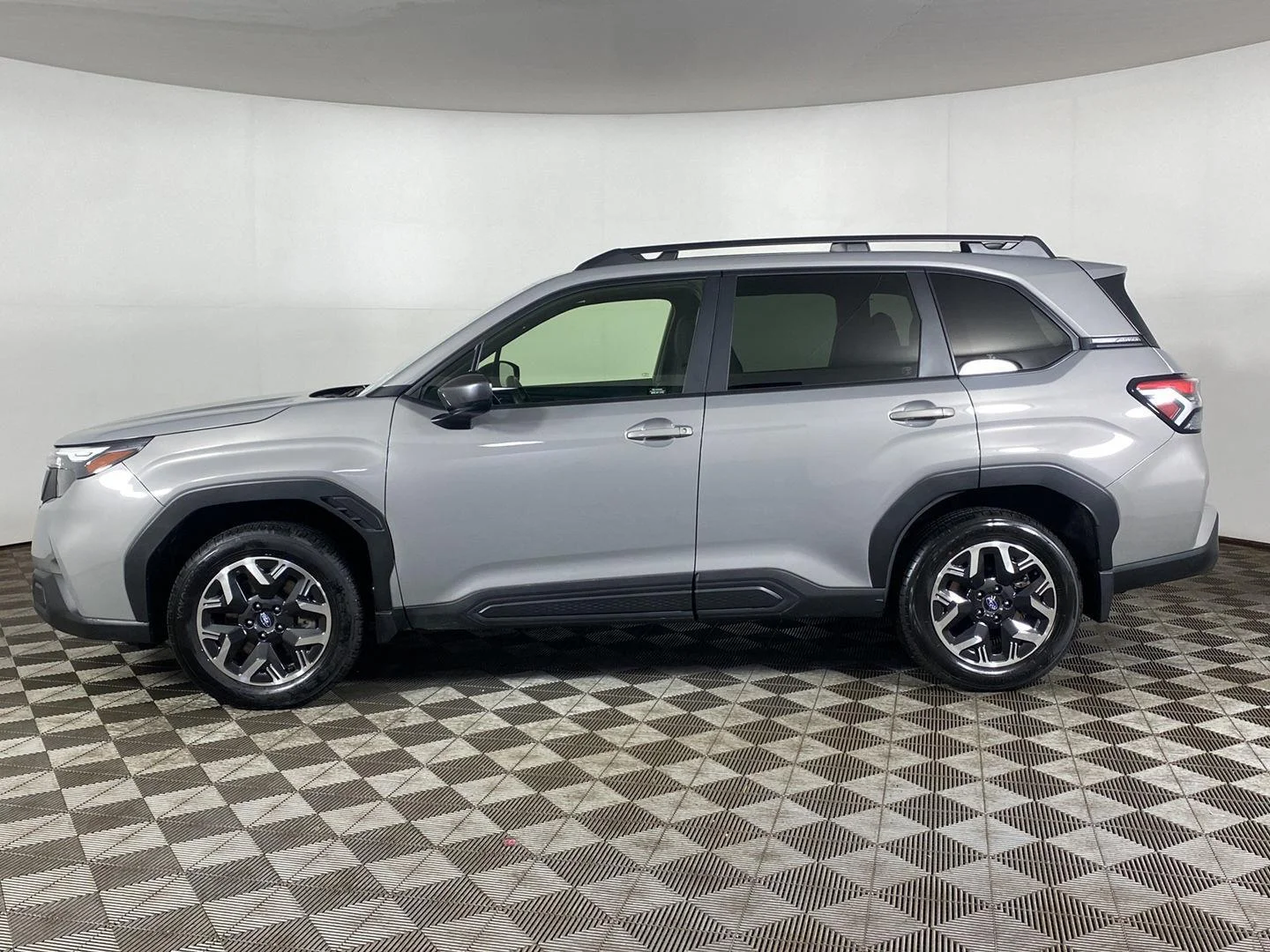Used 2025 River Rock Pearl Subaru Premium image 10