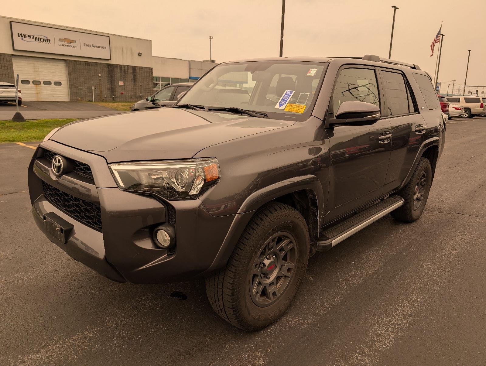 Used 2019 Magnetic Gray Metallic Toyota SR5 Premium image 4