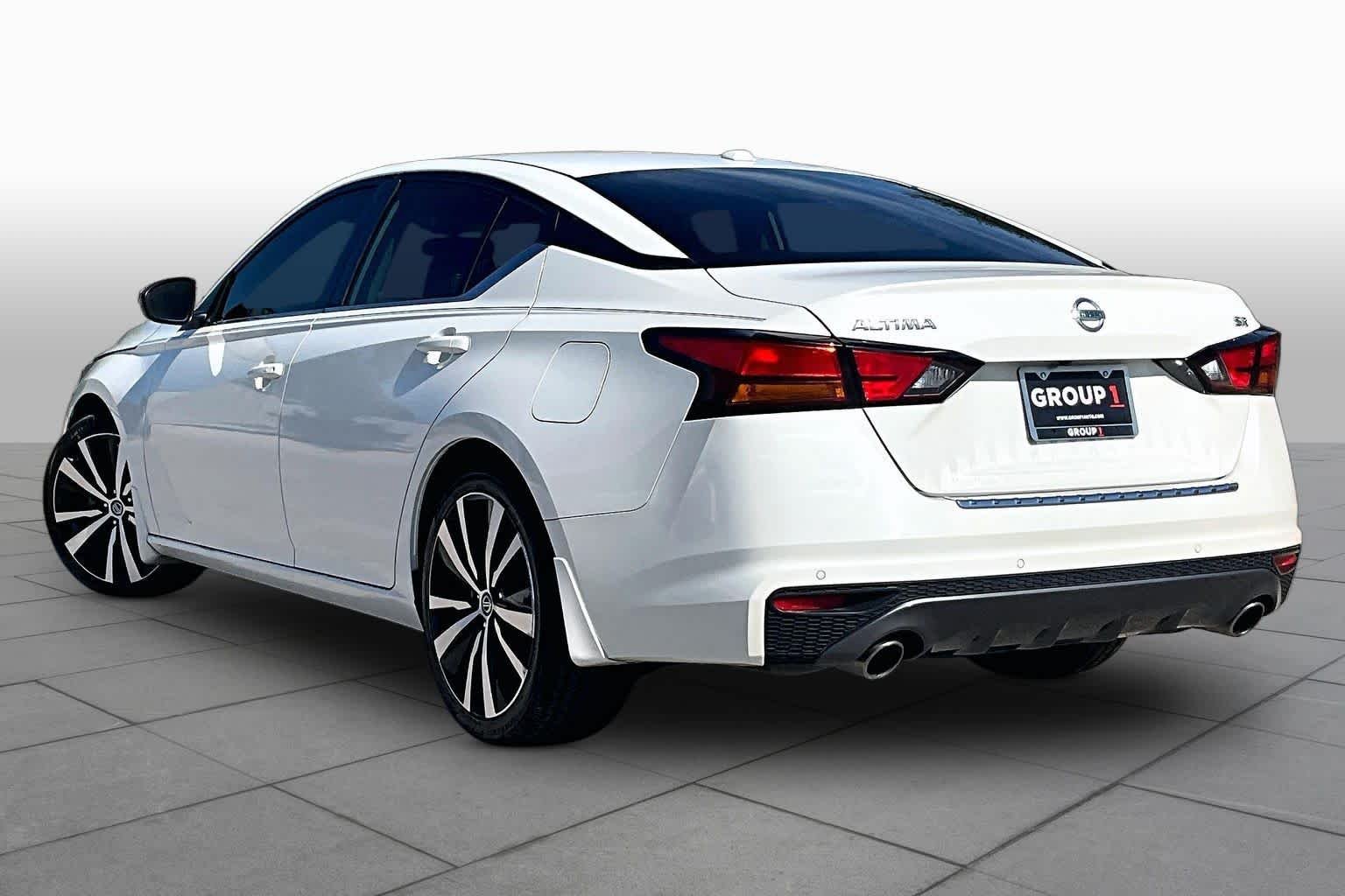 Certified Used 2022 Pearl White Tricoat Nissan 2.5 SR image 12