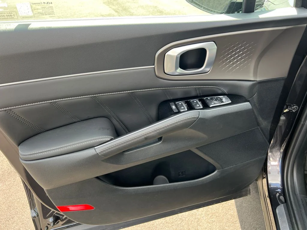 2025 Kia Sorento SX - Photo 11
