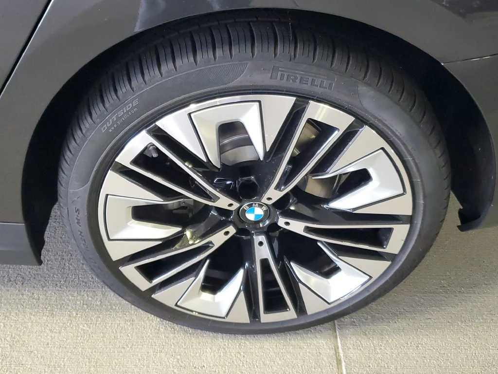 Used 2027 Dark Graphite Metallic BMW 530i image 5