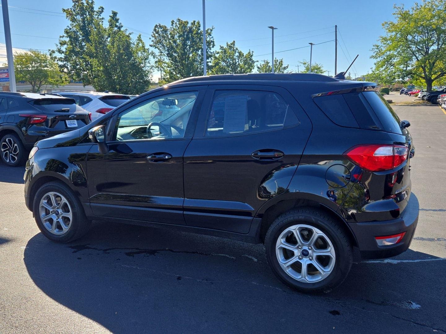 Used 2020 Shadow Black Ford SE image 4