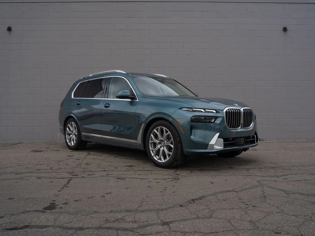 Used 2023 Blue BMW xDrive40i image 9