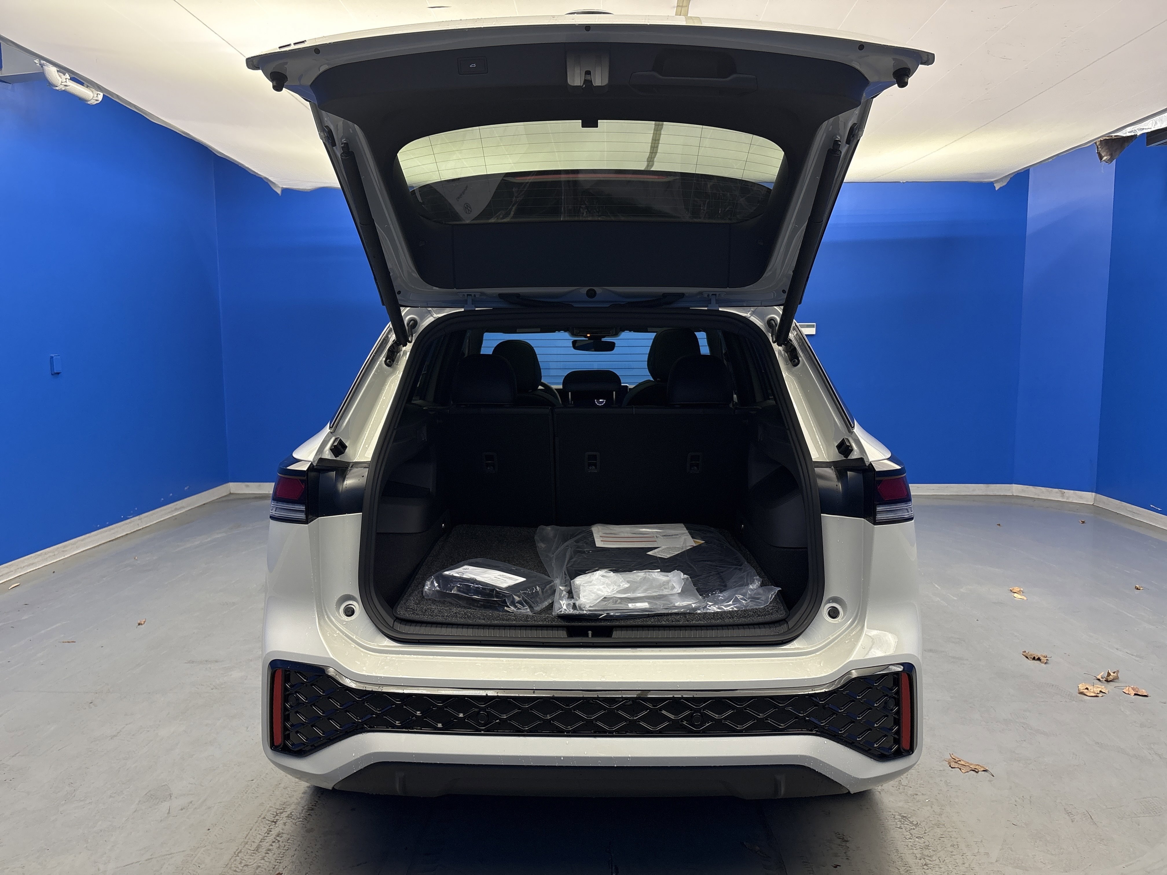 New 2026 Sandstone Volkswagen SE R-Line Black image 28