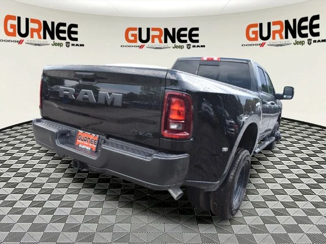 New 2026 Diamond Black Crystal Pearl-Coat Exterior Paint RAM Tradesman image 3