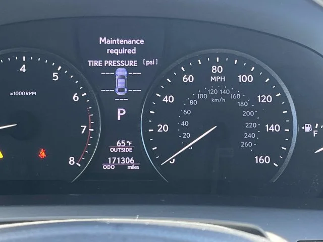 Used 2014 Silver Lexus 460 image 49