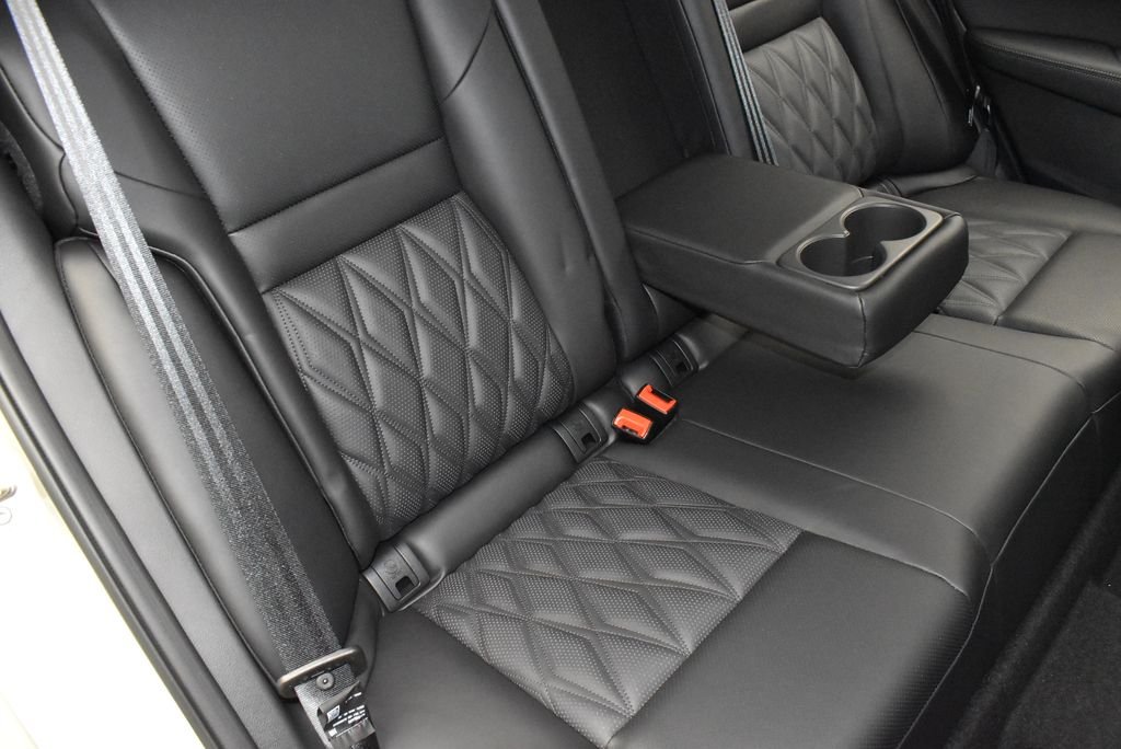 New 2026 Champagne Silver Metallic / Super Black Two-tone Nissan Platinum image 34