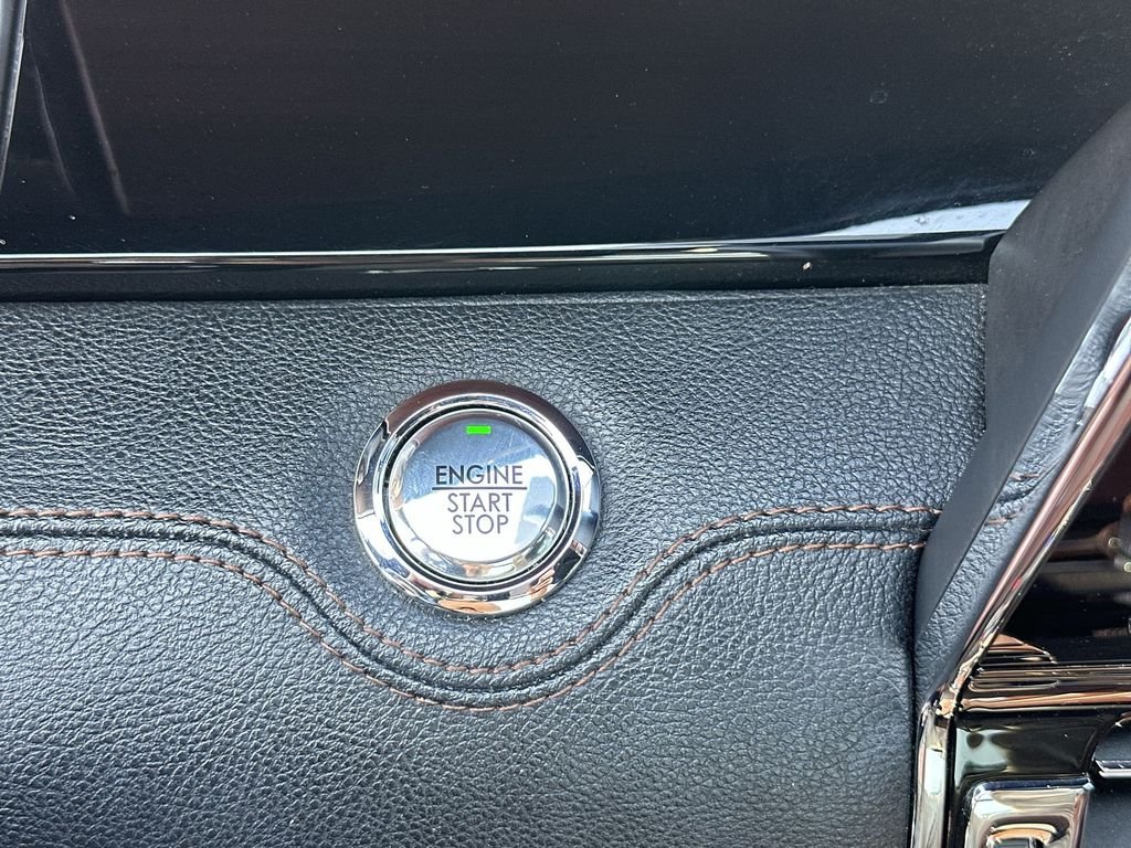 Used 2021 Black Lincoln Reserve image 17