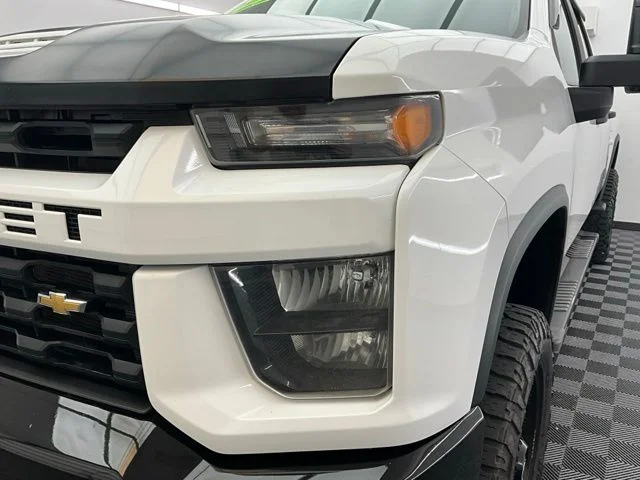 Used 2020 White Chevrolet Custom image 23