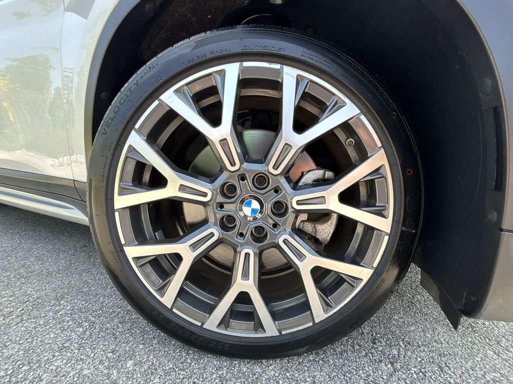 Used 2021 White BMW xDrive28i image 19