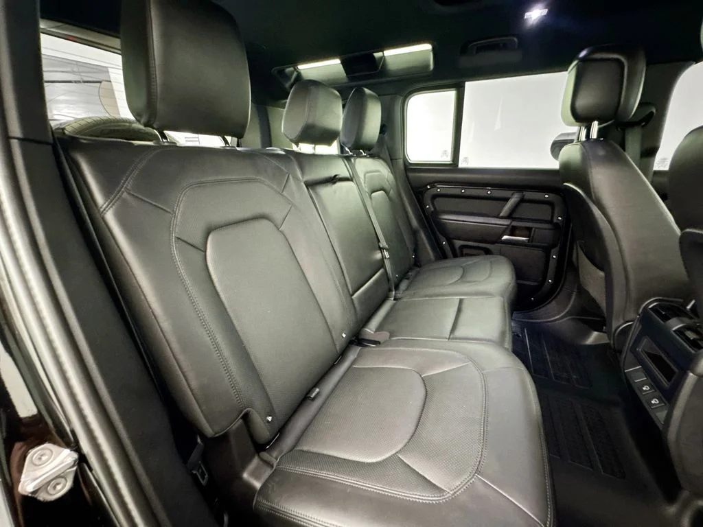 Used 2025 Black Land Rover X-Dynamic SE image 28