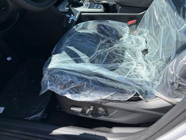 New 2027 Glacial White Pearl / Black Ro Kia X-Line image 13